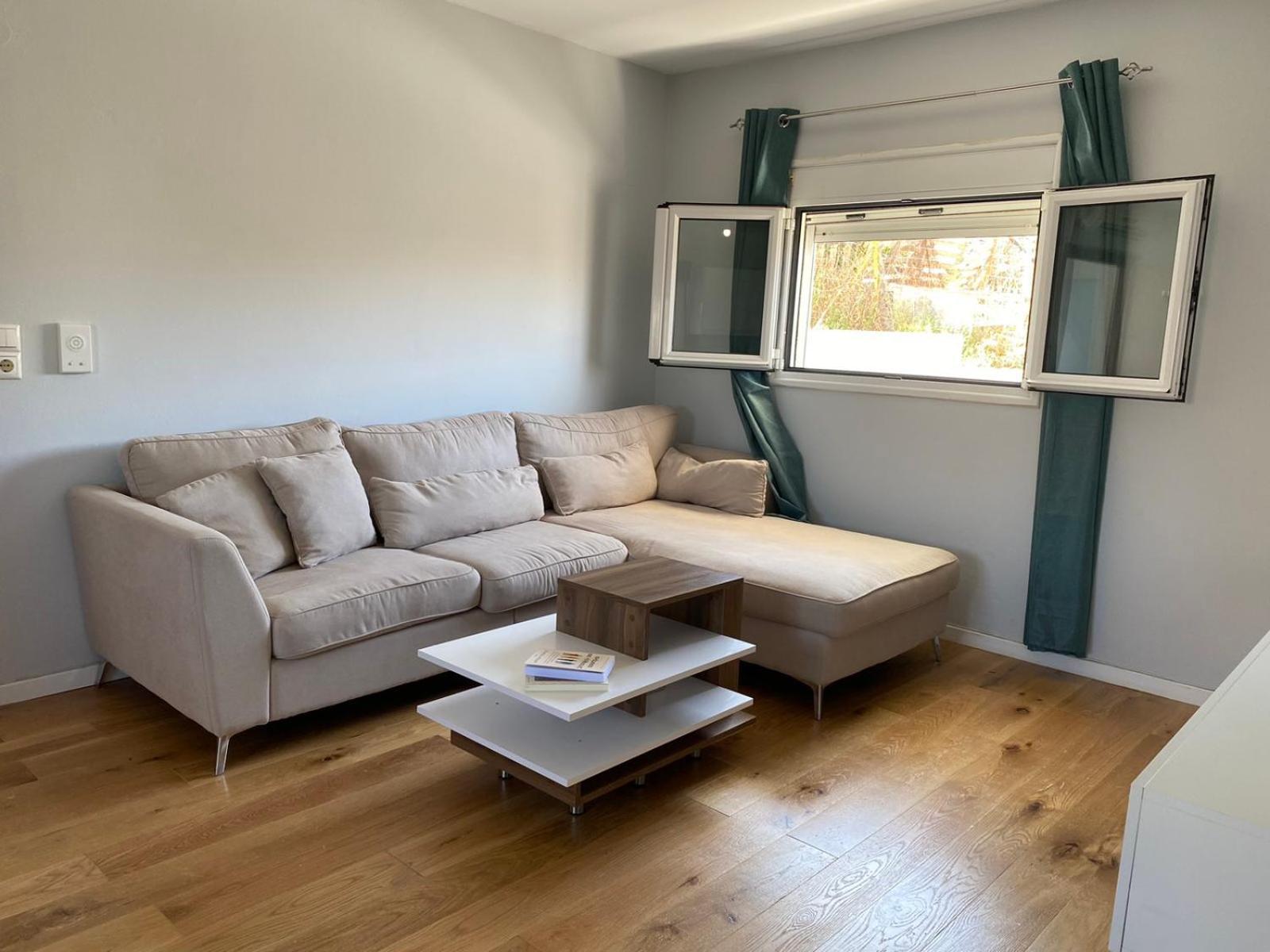 Appartement μοντέρνο άνετο με ξύλινες λεπτομέρειες! *